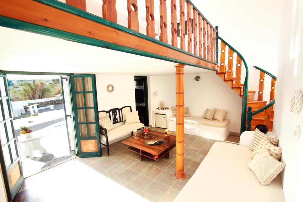 The Fisherman'S House Santorini Hotel Akrotiri  Room photo