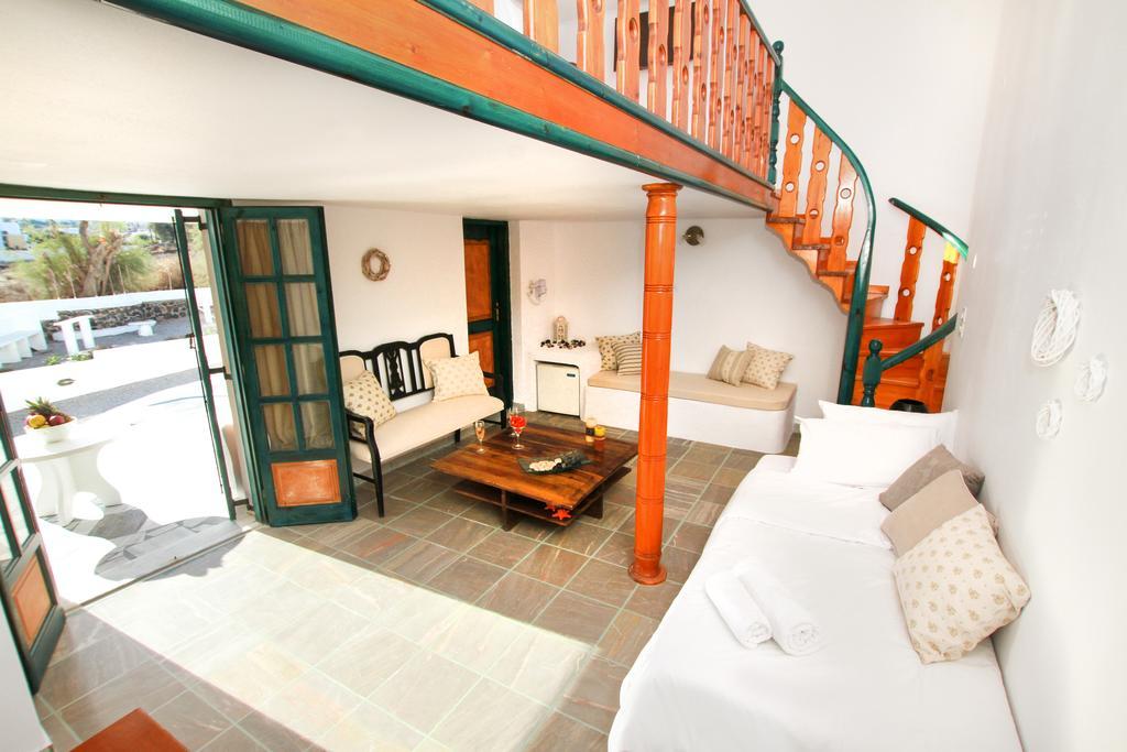 The Fisherman'S House Santorini Hotel Akrotiri  Room photo